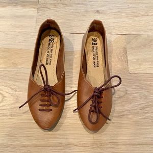 Brown tie up flats